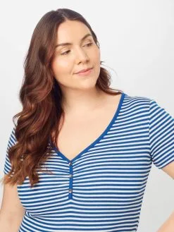 ONLY CARMAKOMA T-shirts Shirt Dames Blauw -ONLY Elegant winkel 9997afb8216f1448a2fadcb5c030ccfb